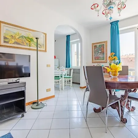 Viareggio Beach Apartment Lägenhet *