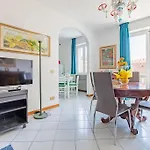 Viareggio Beach Apartment Lejlighed *