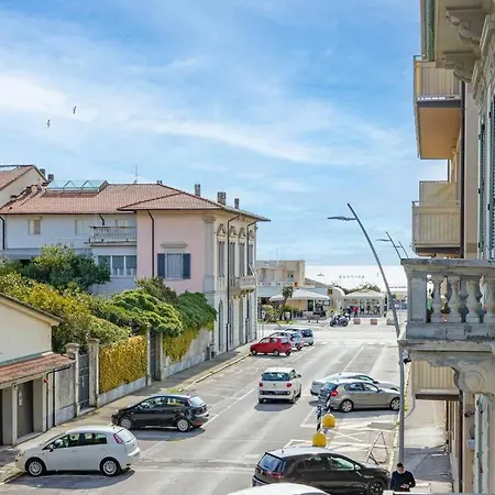 Viareggio Beach Apartment * Viareggio