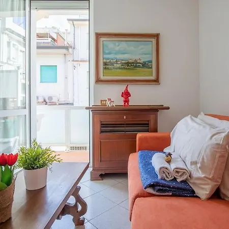 Apartament Viareggio Beach Apartment *