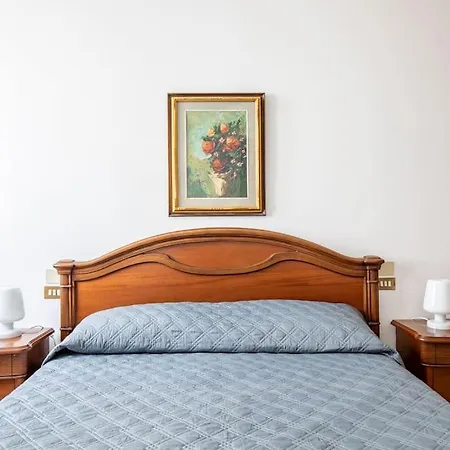 Viareggio Beach Apartment דירה *